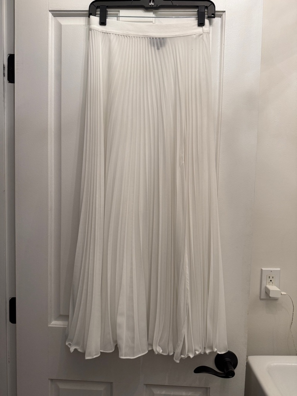 Carbon38 White mesh Pleated Maxi Skirt with Front Slit